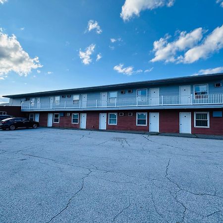 Pamola Motor Lodge Millinocket Exterior photo