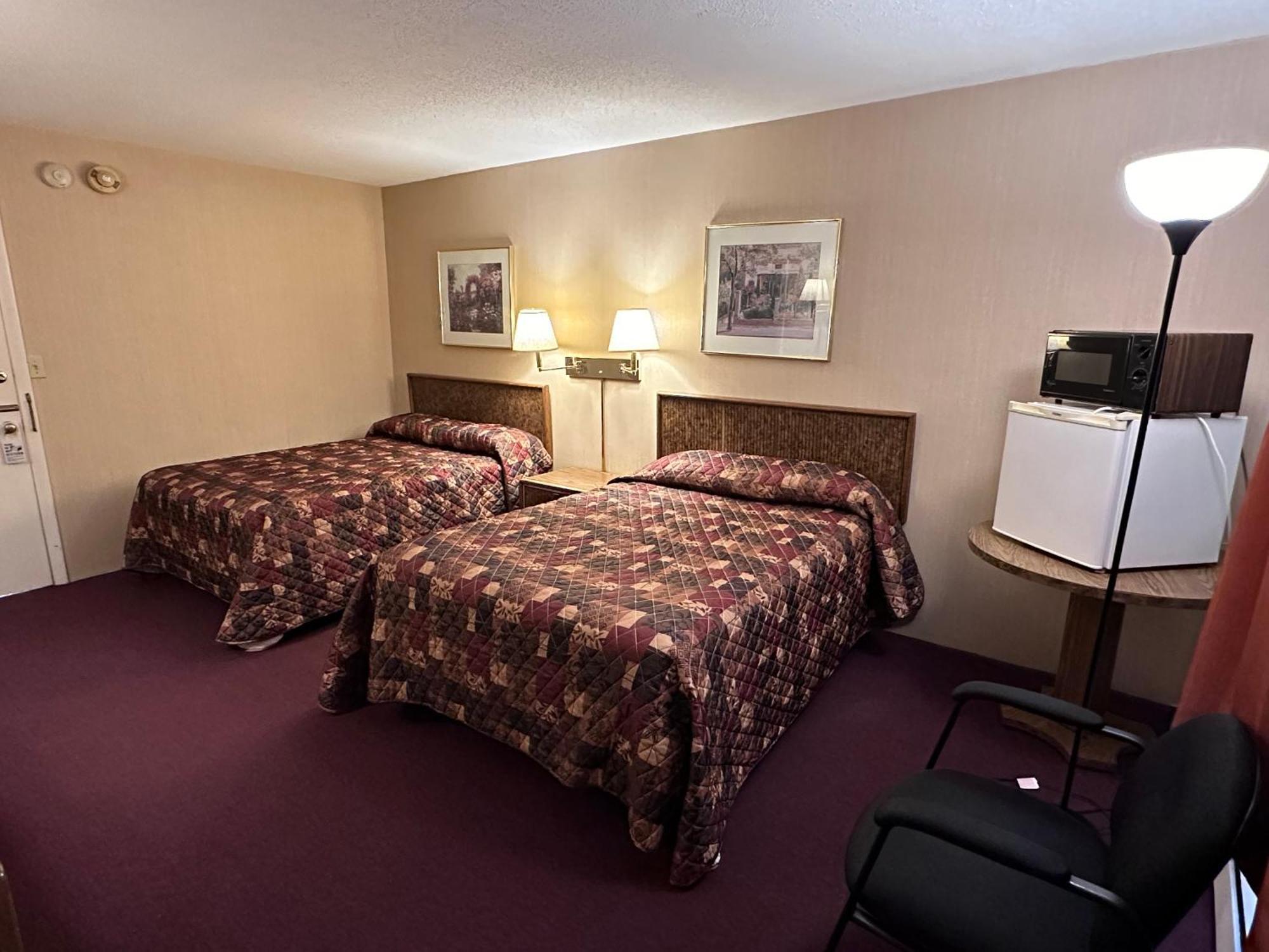 Pamola Motor Lodge Millinocket Exterior photo