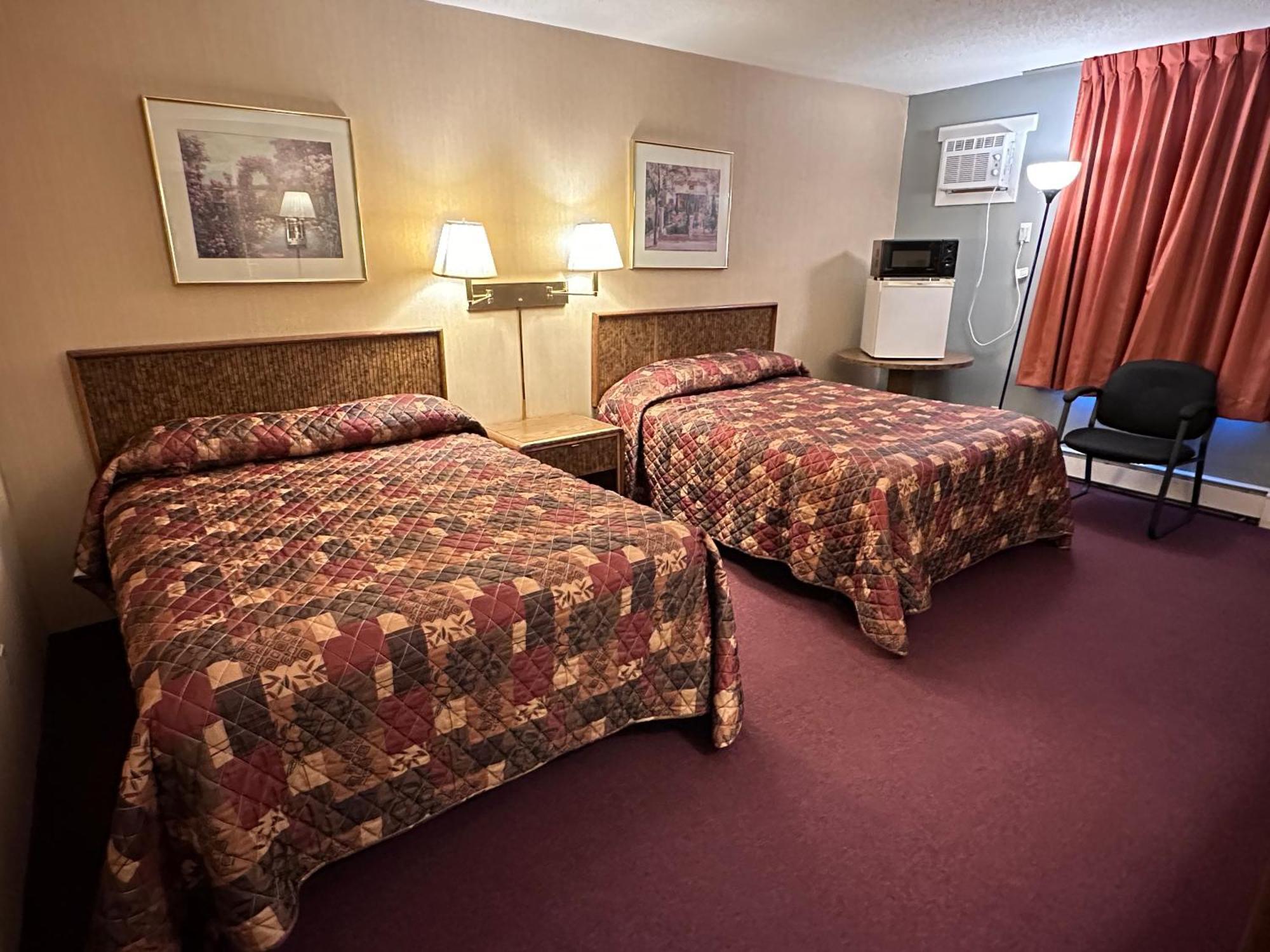 Pamola Motor Lodge Millinocket Exterior photo