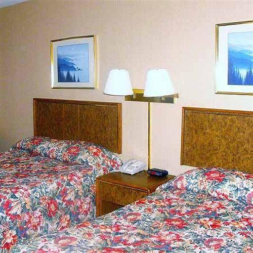Pamola Motor Lodge Millinocket Exterior photo
