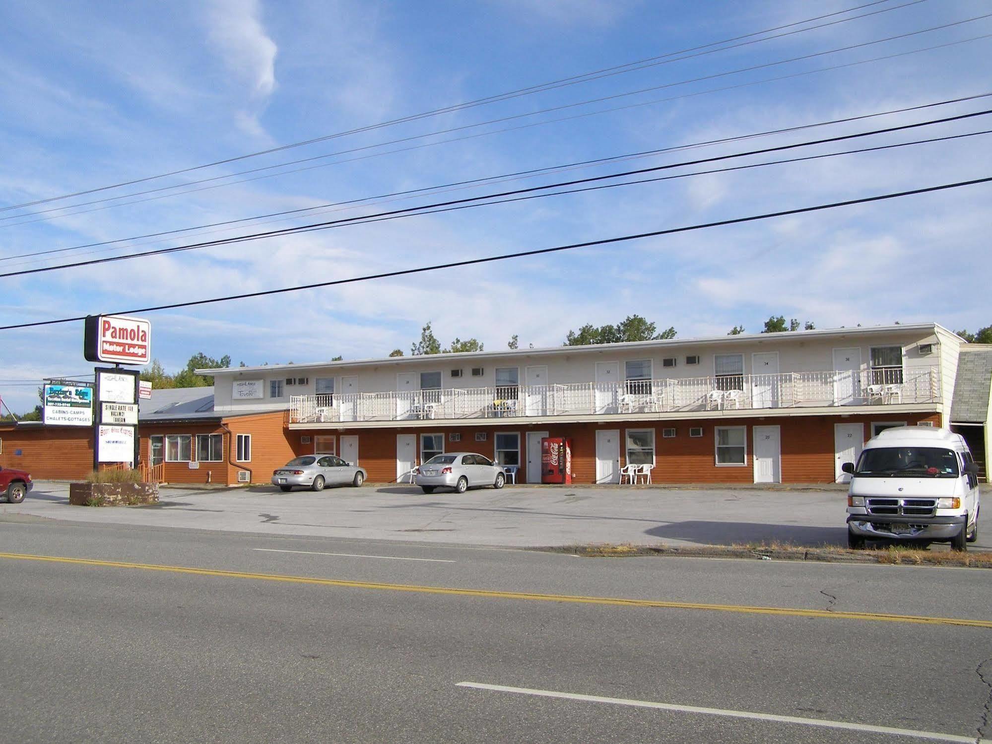 Pamola Motor Lodge Millinocket Exterior photo