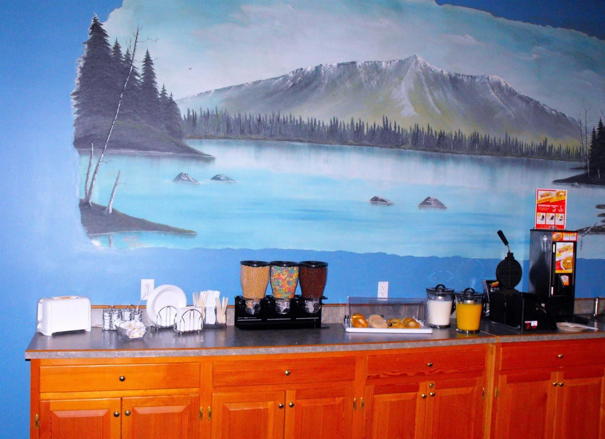Pamola Motor Lodge Millinocket Exterior photo