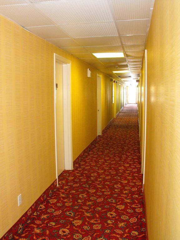 Pamola Motor Lodge Millinocket Exterior photo